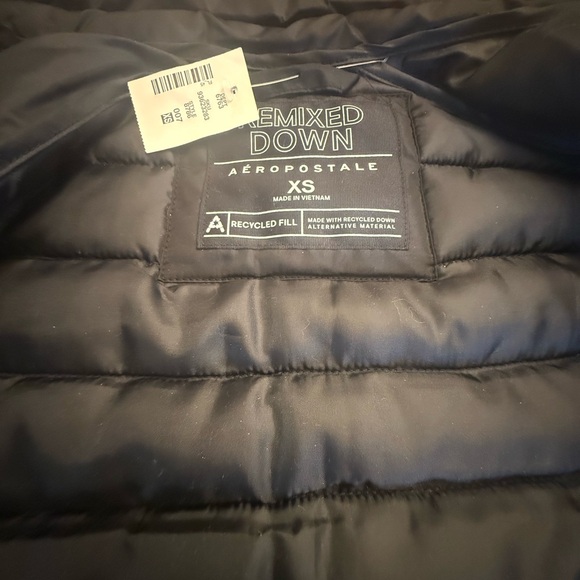 NWT Men's Aeropostale Black Puffer Vest Size XS - Picture 3 of 4